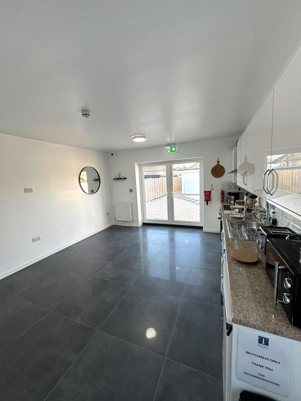 Newmarket Road Studios And Suites By Tas Accommodations Cambridge  Extérieur photo