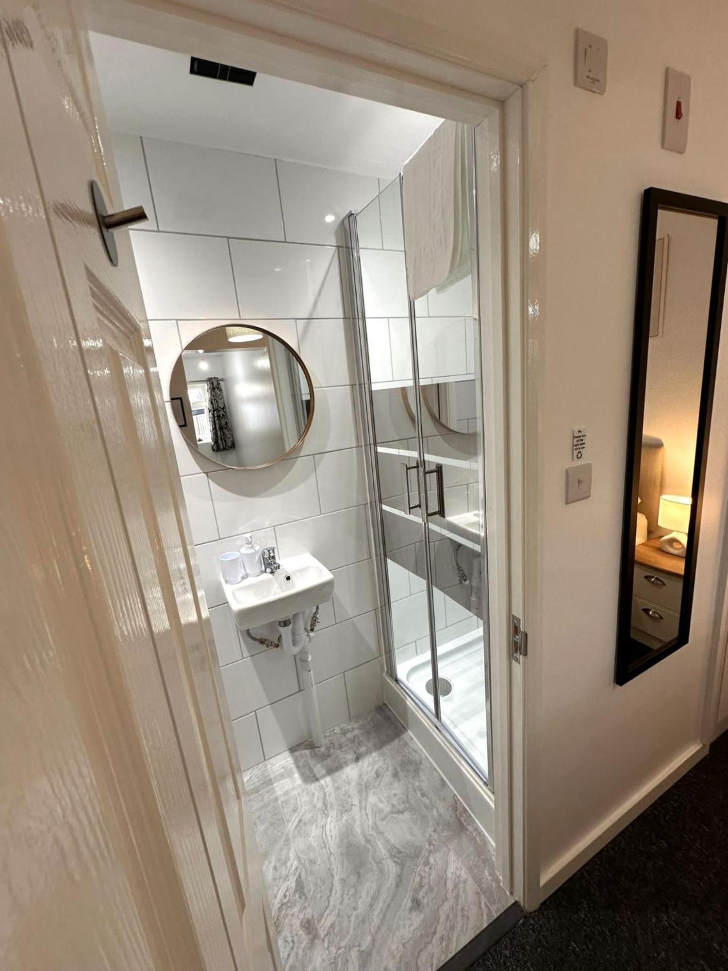 Newmarket Road Studios And Suites By Tas Accommodations Cambridge  Extérieur photo