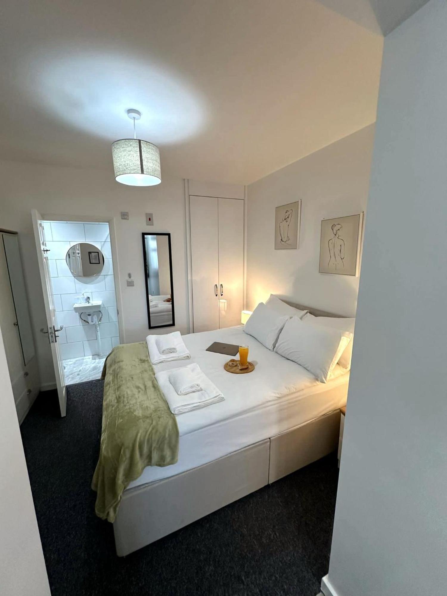 Newmarket Road Studios And Suites By Tas Accommodations Cambridge  Extérieur photo