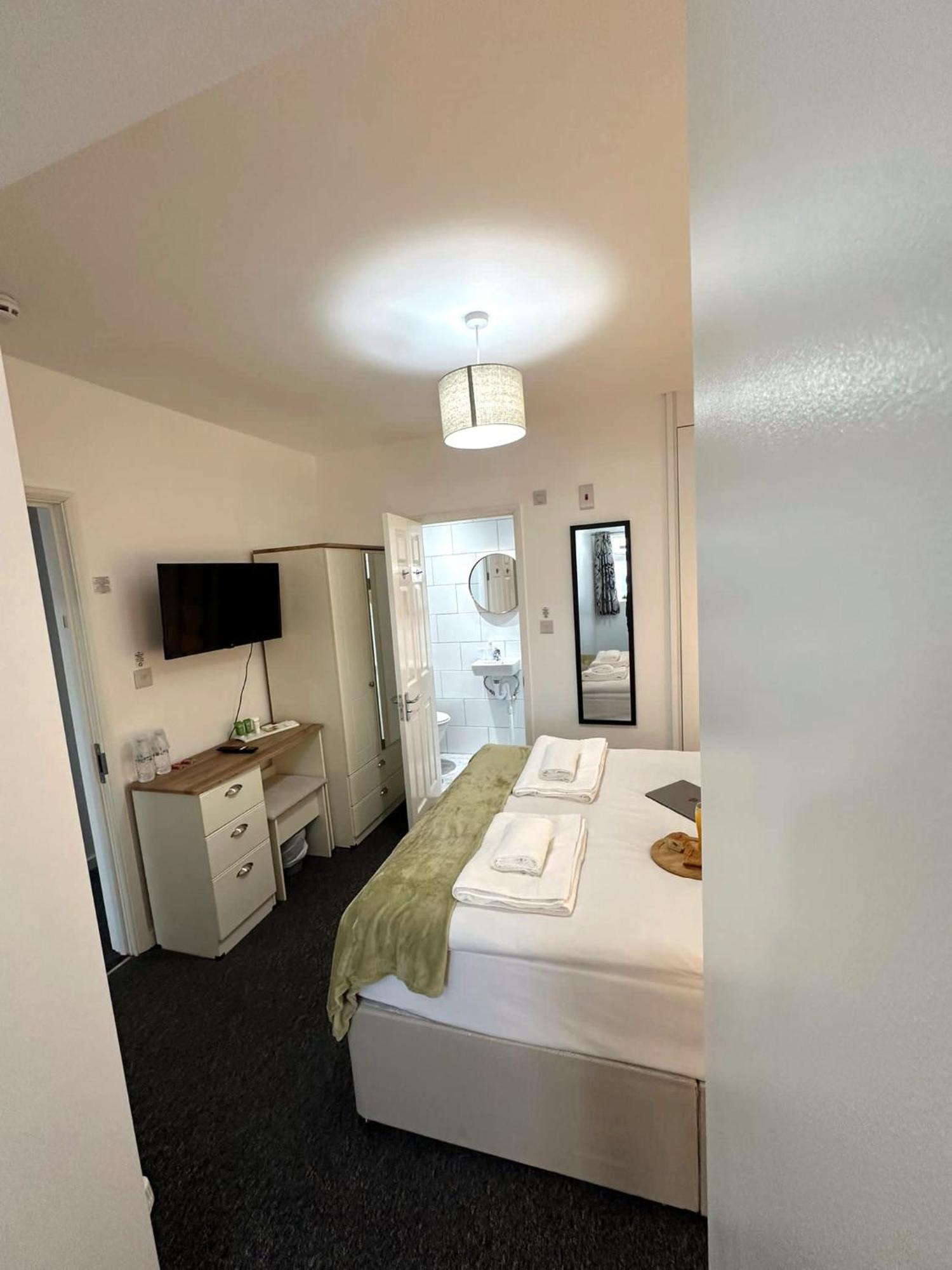 Newmarket Road Studios And Suites By Tas Accommodations Cambridge  Extérieur photo