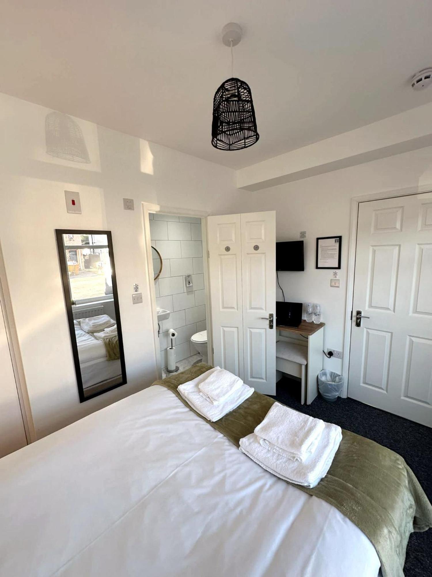 Newmarket Road Studios And Suites By Tas Accommodations Cambridge  Extérieur photo