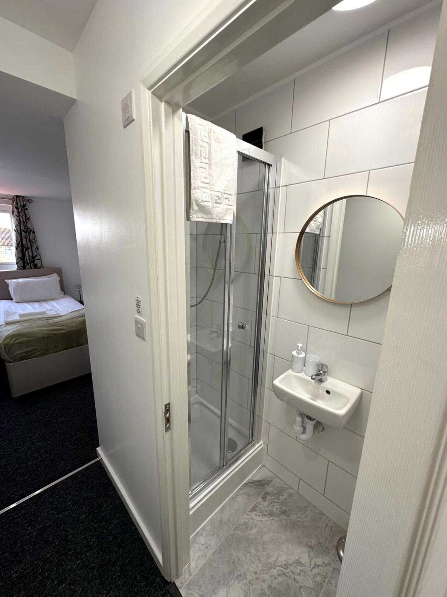 Newmarket Road Studios And Suites By Tas Accommodations Cambridge  Extérieur photo
